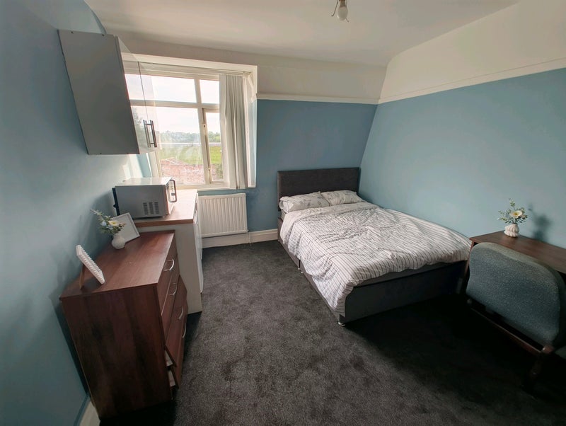 Room Icknield Port Road in Birmingham