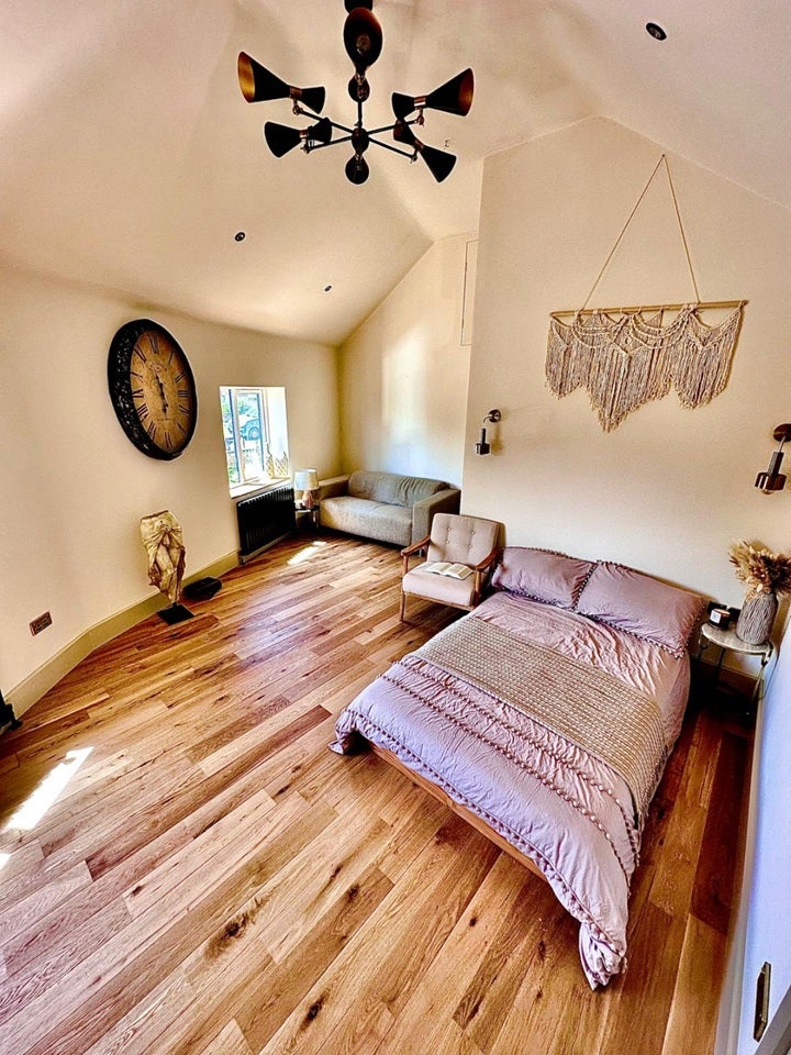 Room Cranbrook Drive in Luton