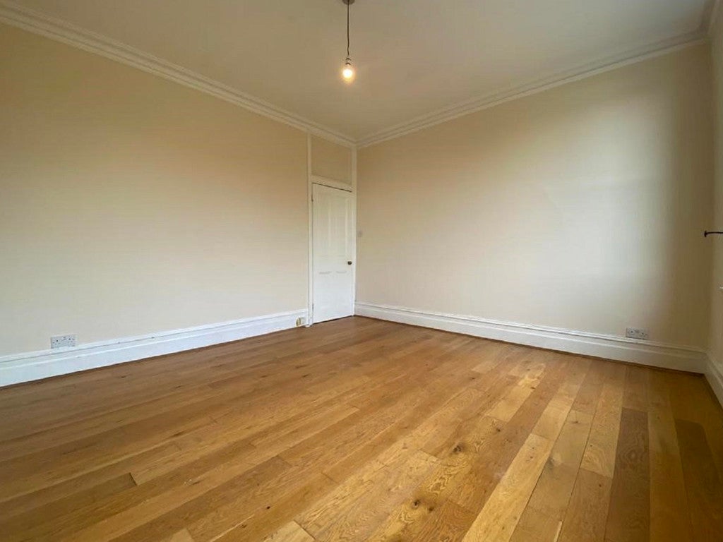 Flat Digby Mansions in Greater London