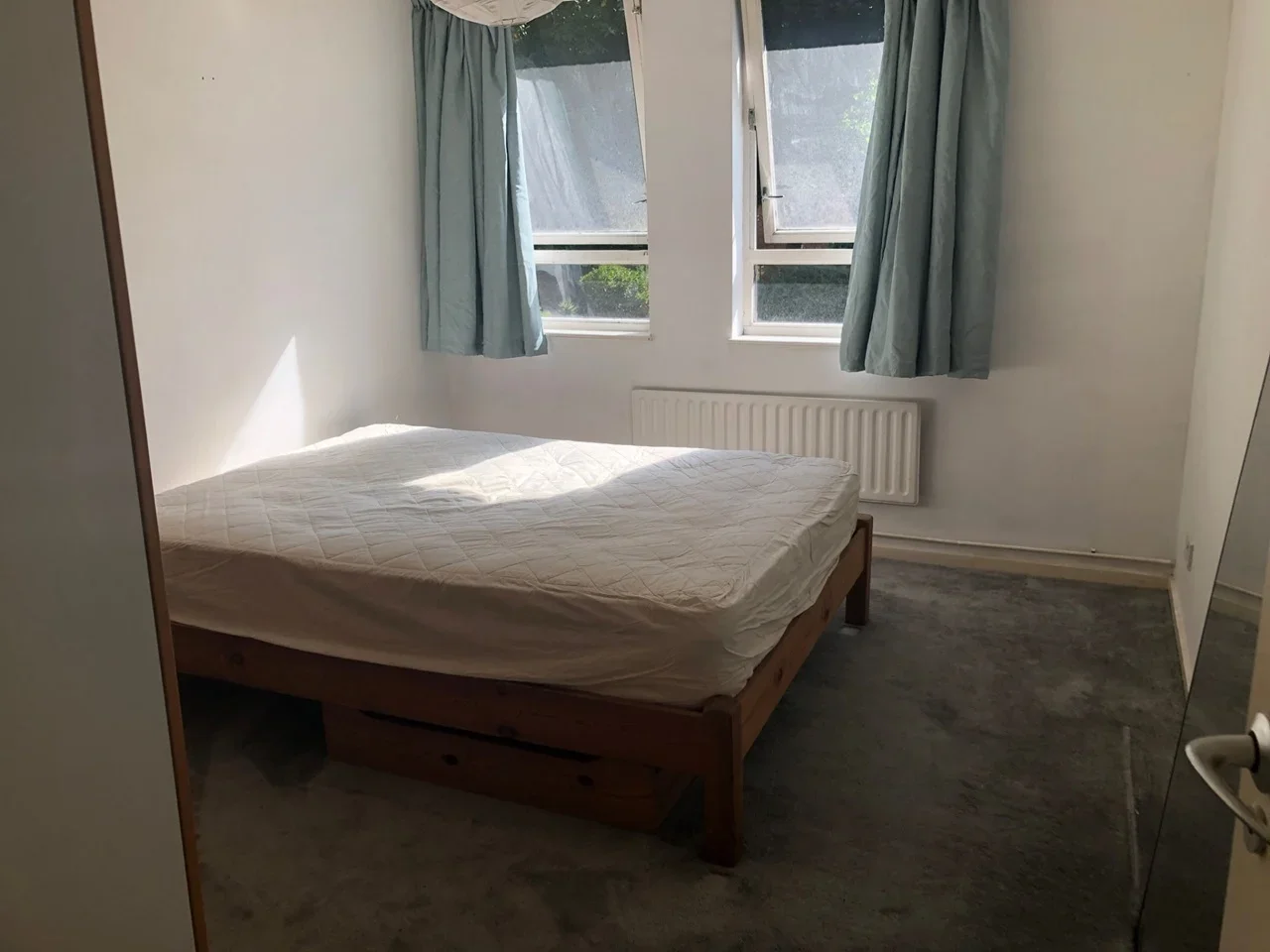 Flat Burr Close in Greater London