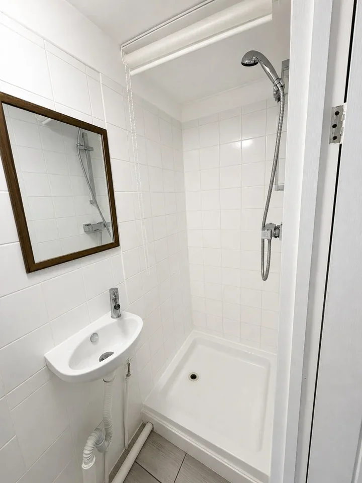 Flat Coles Green Road in Greater London