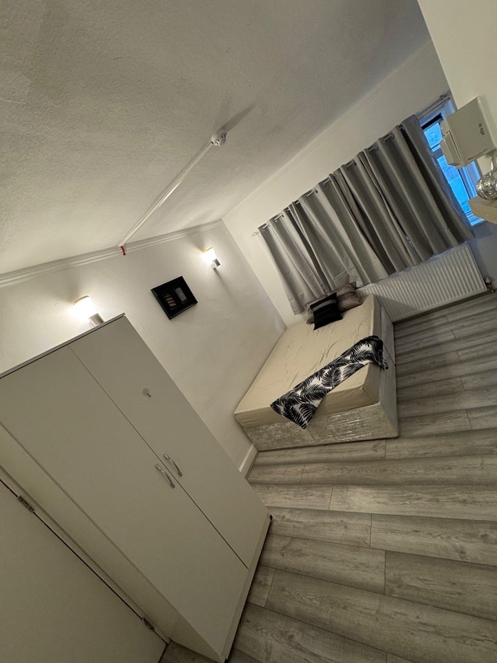 Flat Coles Green Road in Greater London