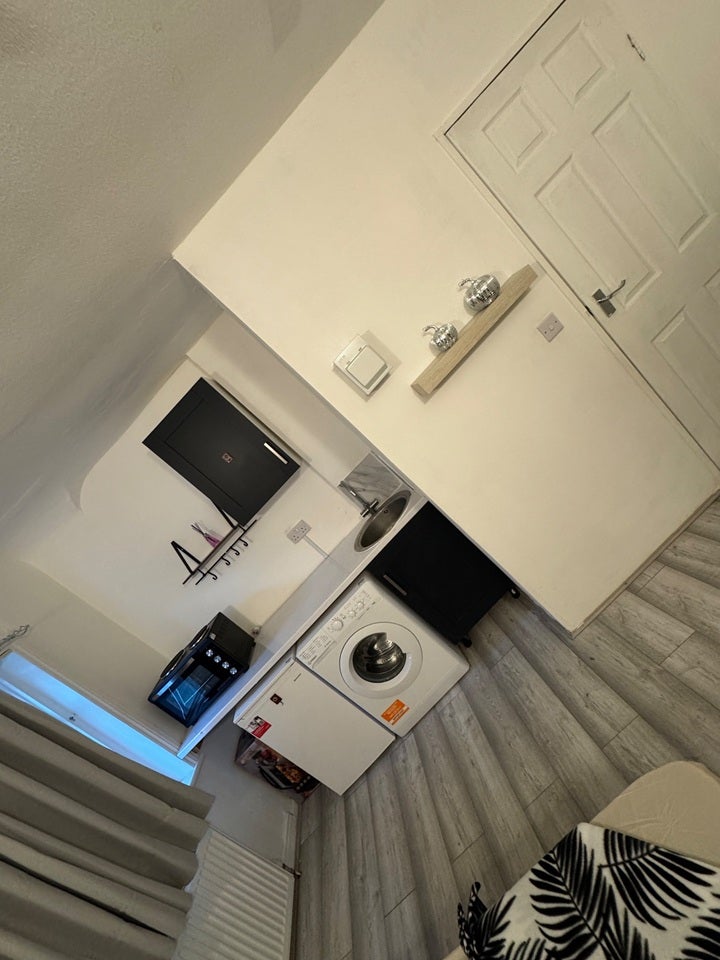 Flat Coles Green Road in Greater London