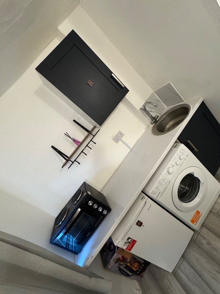 Flat Coles Green Road in Greater London