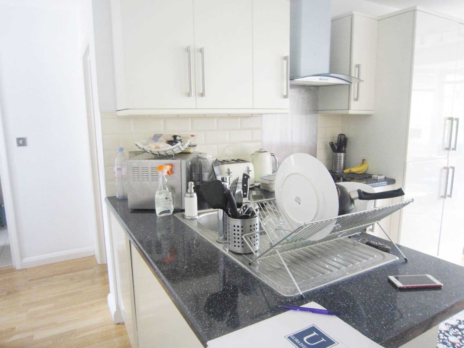 Flat Llanvanor Road in Greater London
