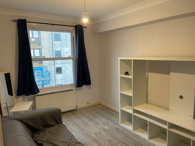 Flat Caledonian Road in Greater London