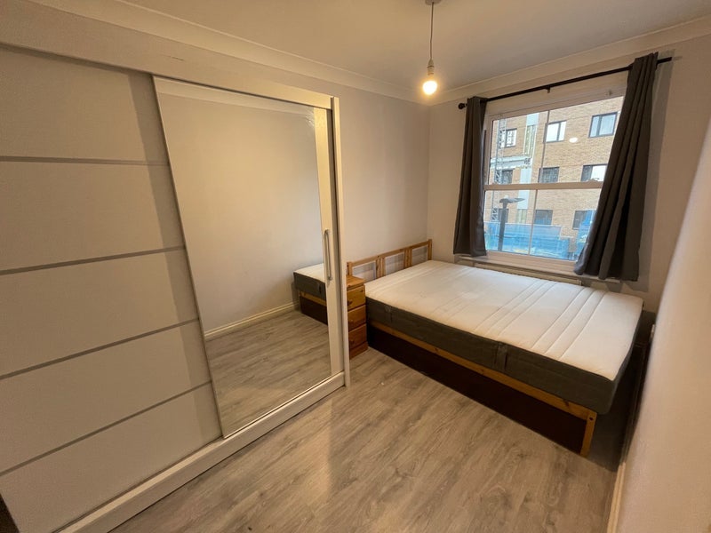 Flat Caledonian Road in Greater London