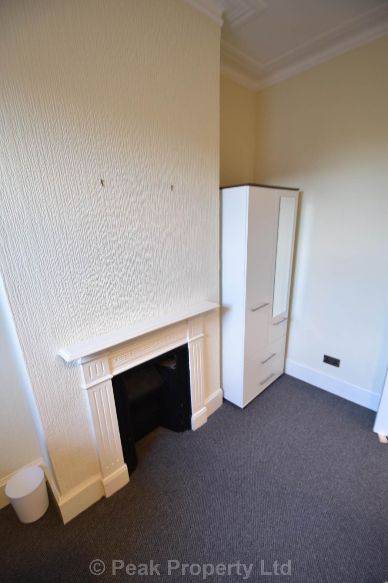 Room Queens Road in Southend-on-Sea