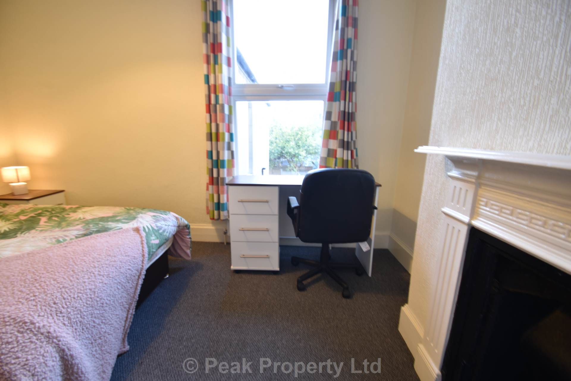 Room Queens Road in Southend-on-Sea