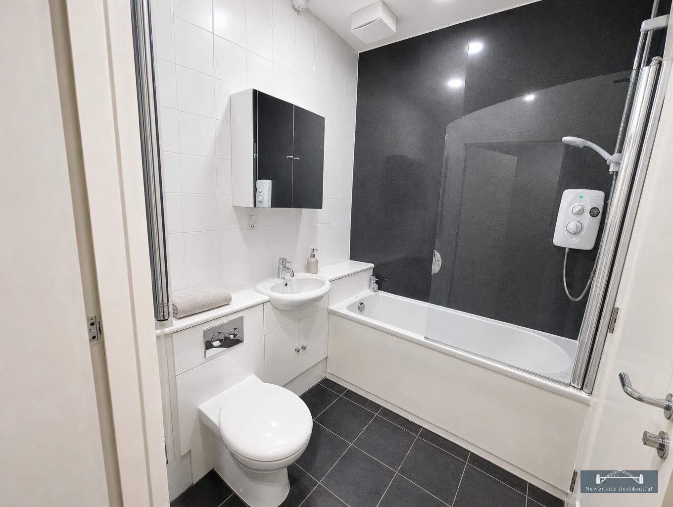 Flat Grosvenor Road in Newcastle upon Tyne