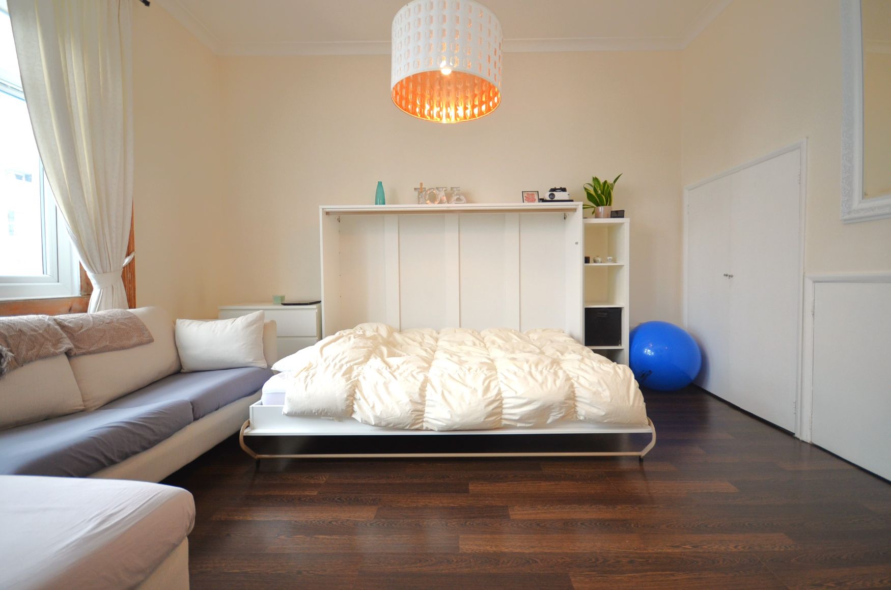 Flat Arundel Gardens in Greater London