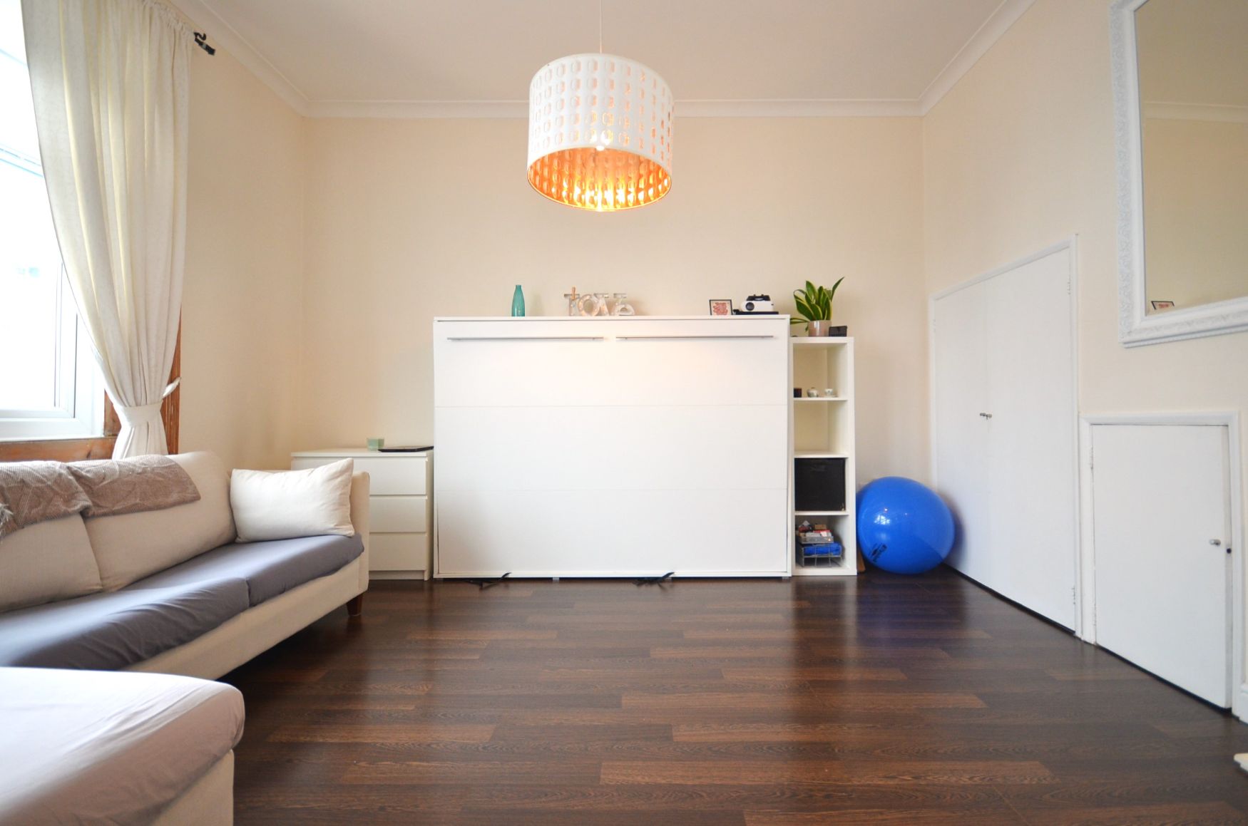 Flat Arundel Gardens in Greater London