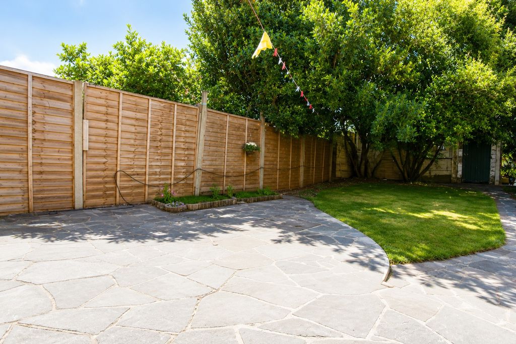 House Ash Grove in Greater London