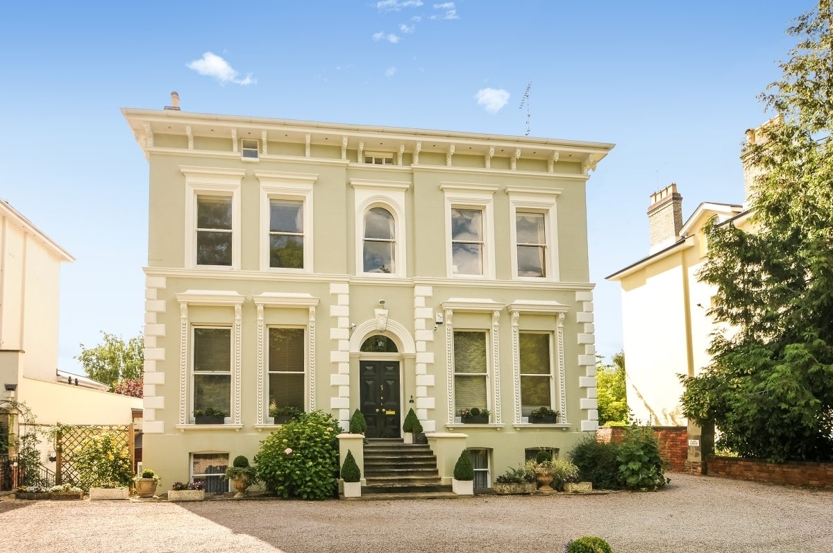 Flat Evesham Road in Cheltenham