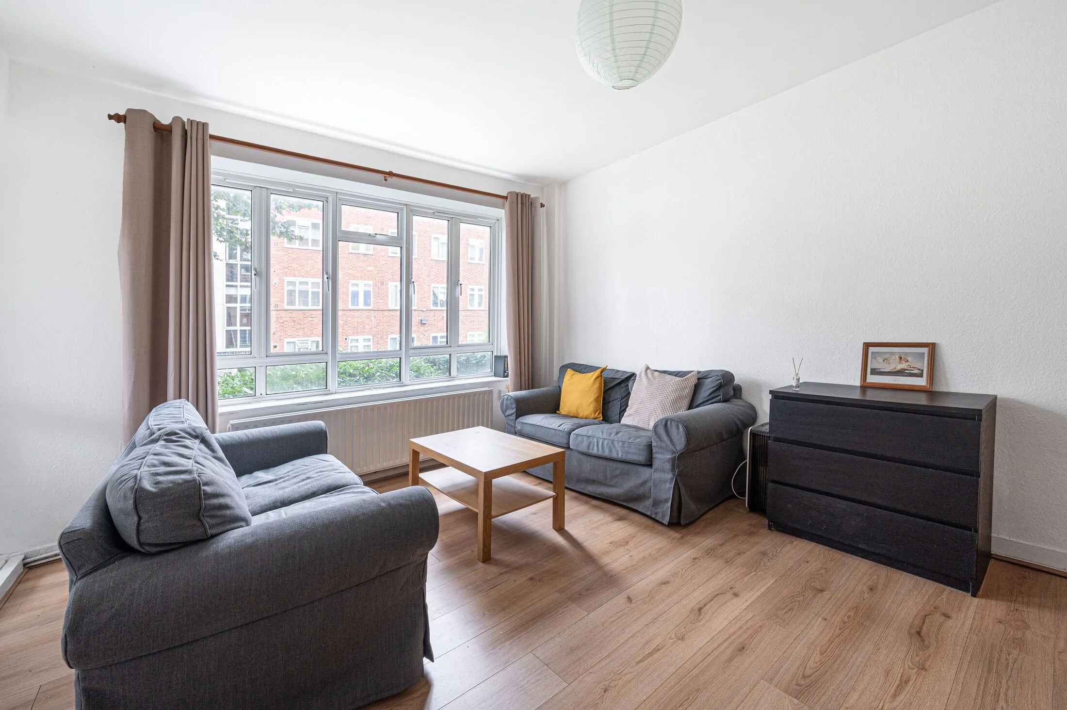 Flat Hermit Place in Greater London