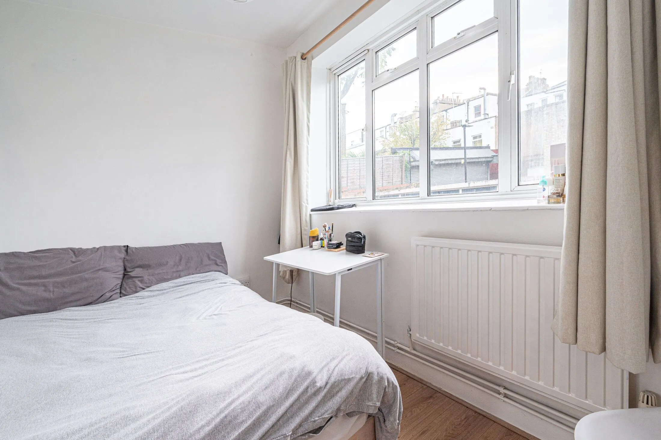 Flat Hermit Place in Greater London
