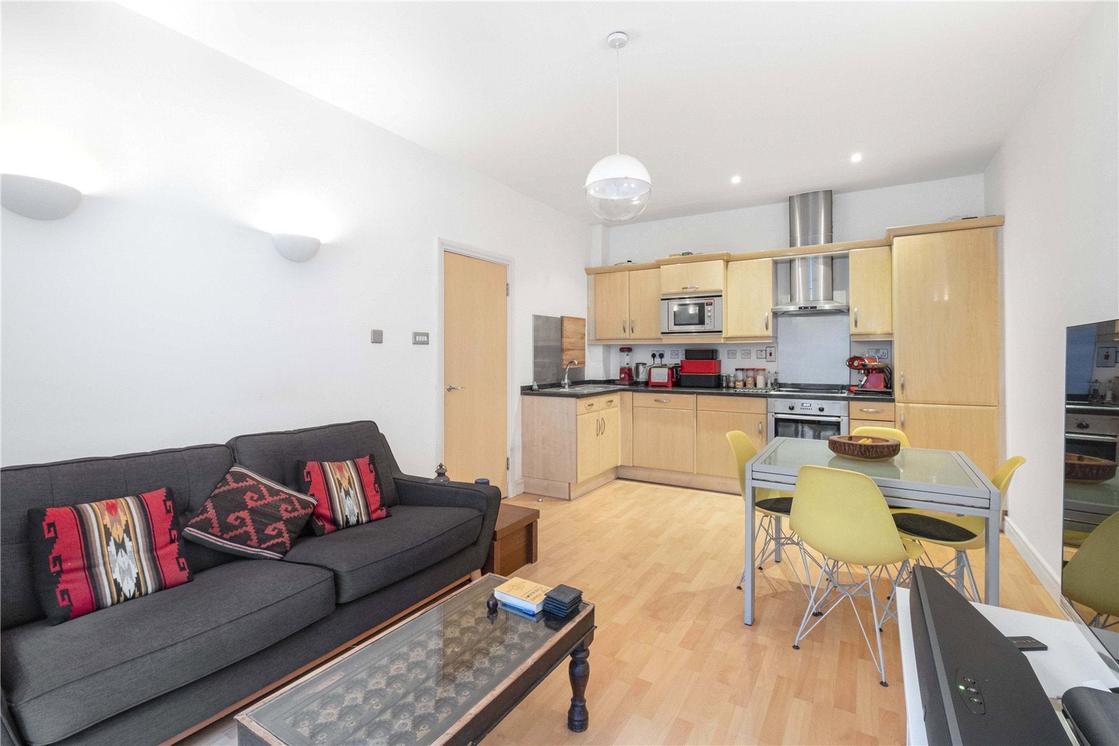Flat Oxford Drive in Greater London