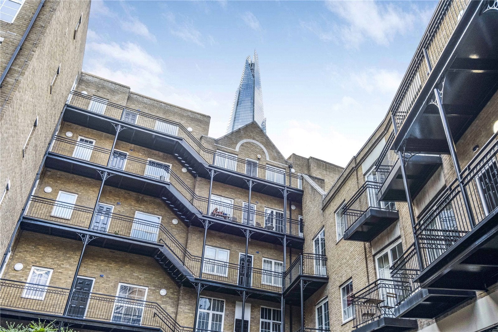 Flat Oxford Drive in Greater London