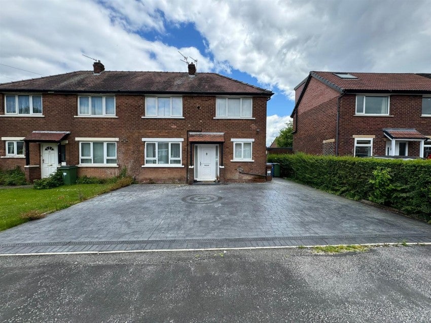 House Borrowdale Avenue in Stockport