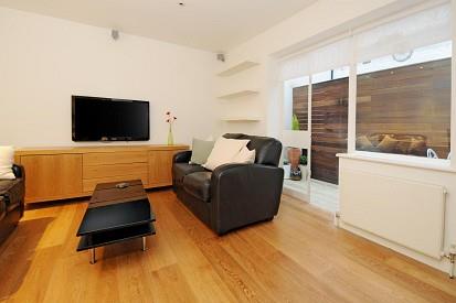 Flat Linden Gardens in Greater London