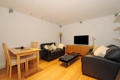 Flat Linden Gardens in Greater London