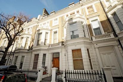 Flat Linden Gardens in Greater London