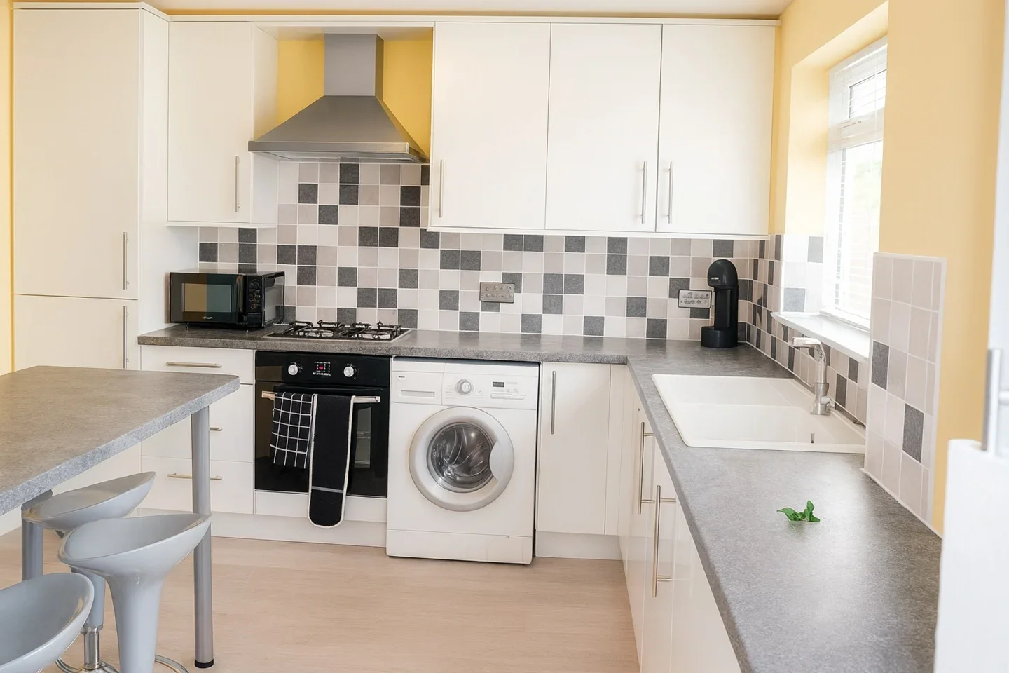 Room Fyfields in Basildon