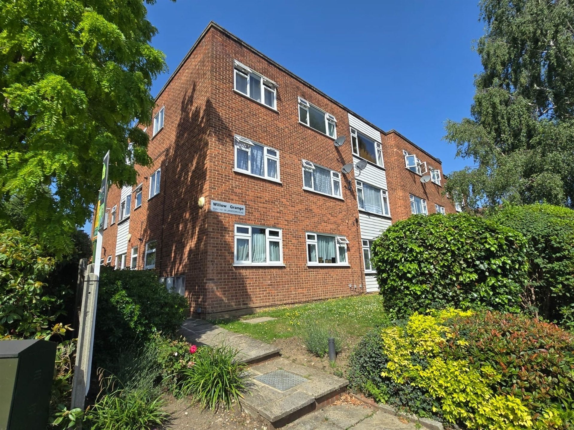 Flat Highview Road in Greater London