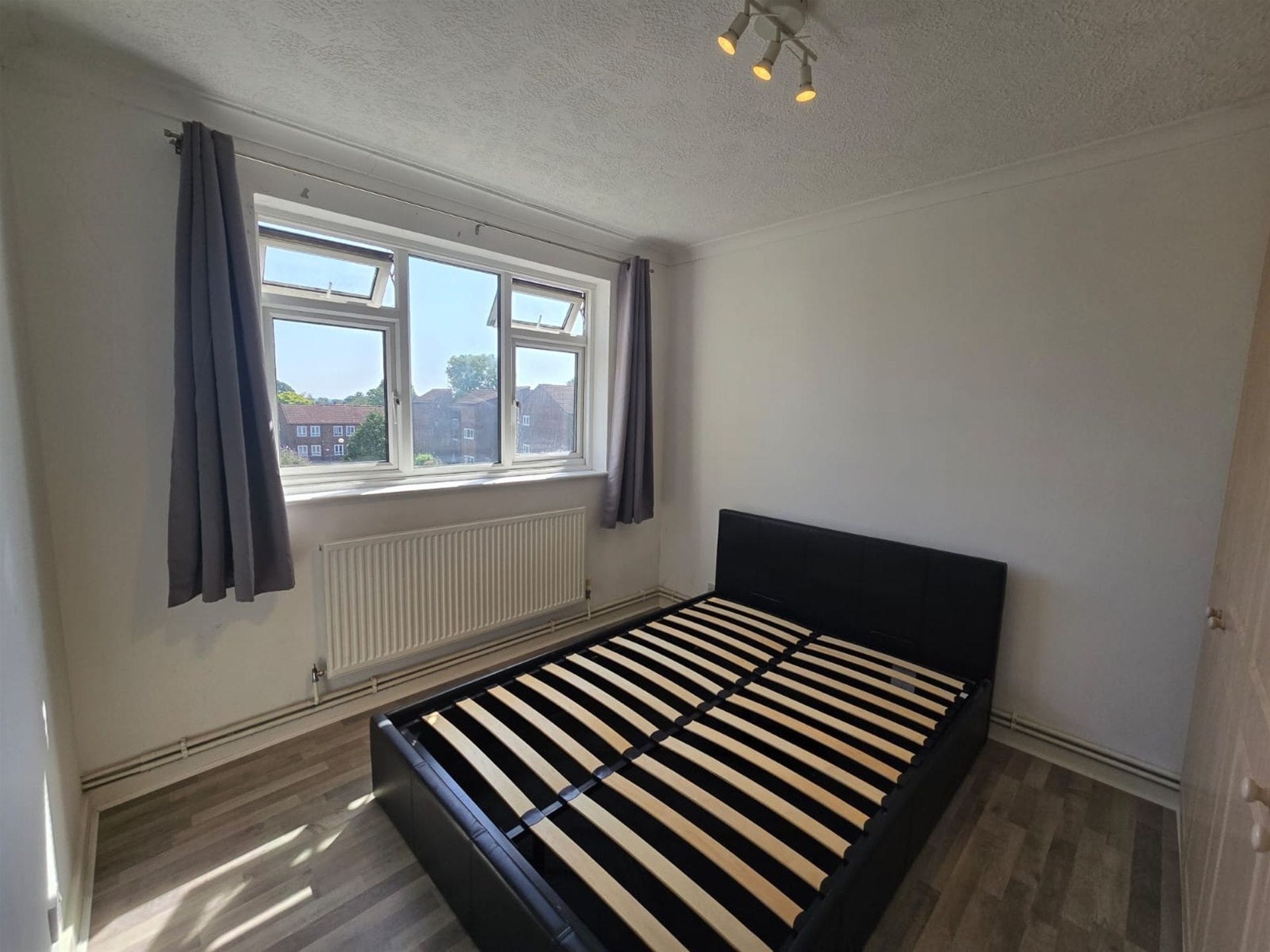 Flat Highview Road in Greater London