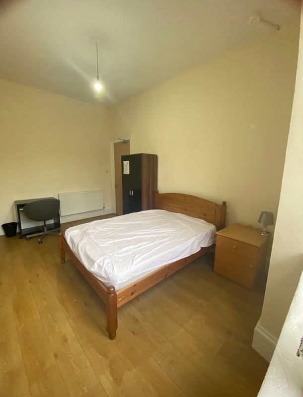 Room Copland Road in Glasgow
