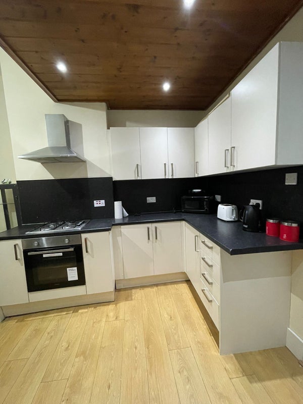 Room Copland Road in Glasgow