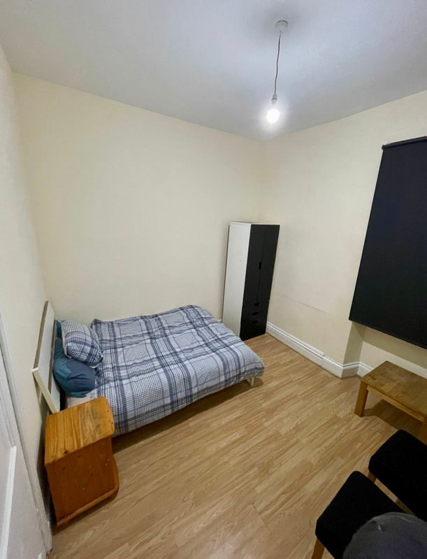 Room Copland Road in Glasgow