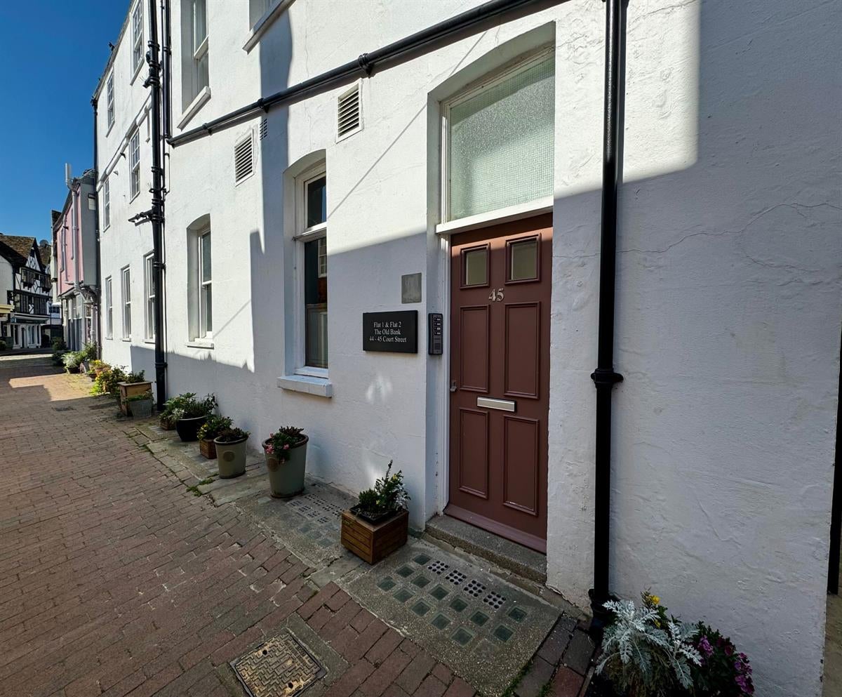Flat Middle Row in Borough of Swale