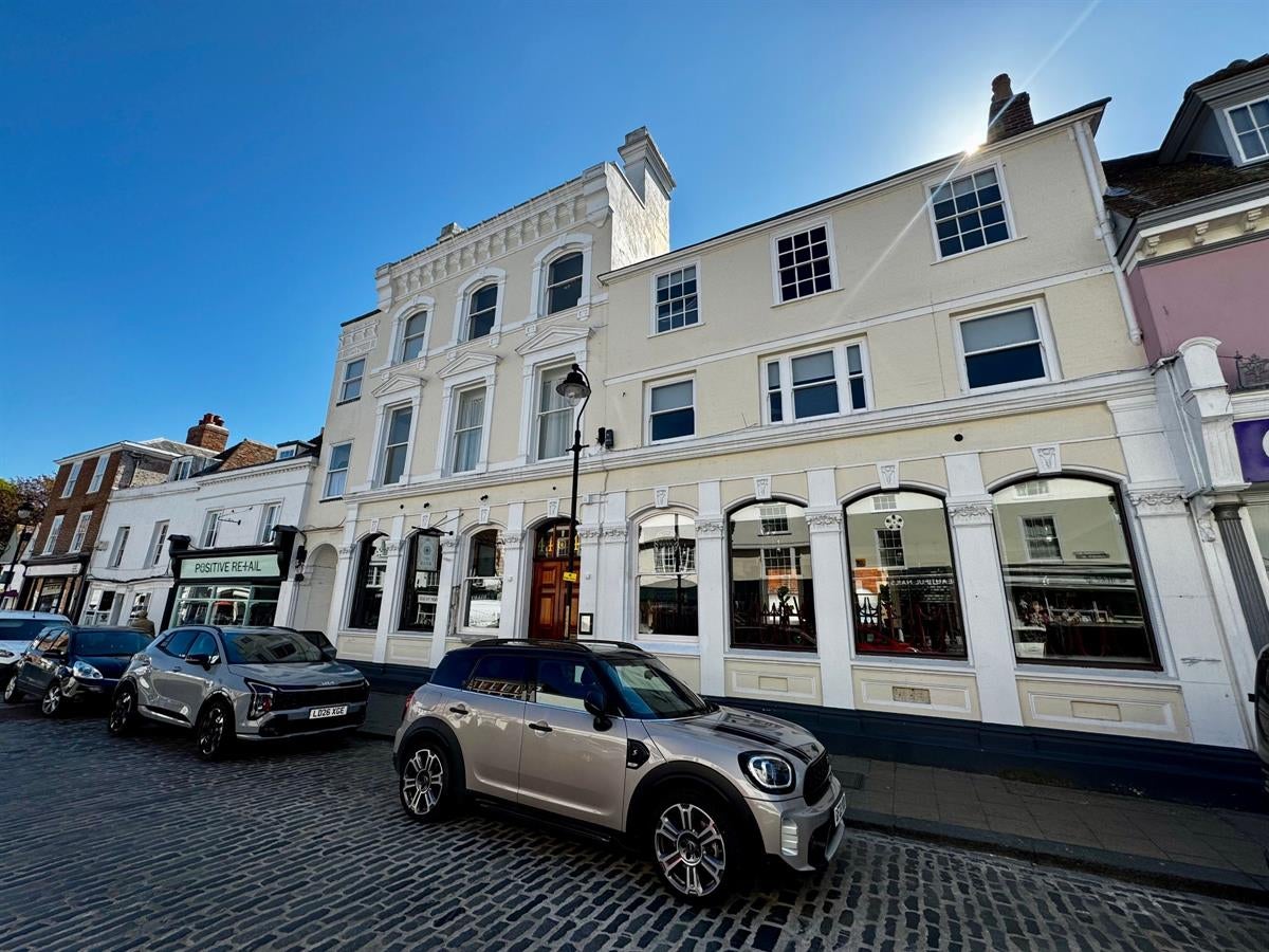 Flat Middle Row in Borough of Swale