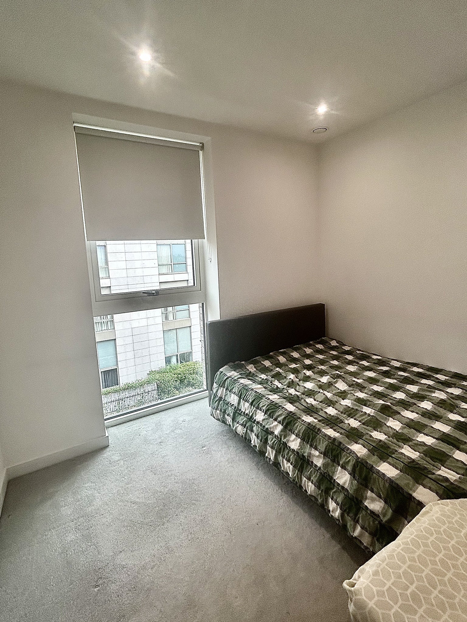Flat Springpark Drive in Greater London