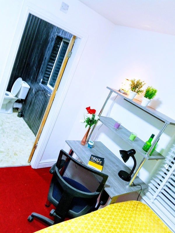 Room Cheddar Drive in Newcastle-under-Lyme