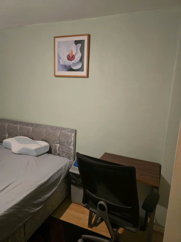Room Lawford Road in Greater London
