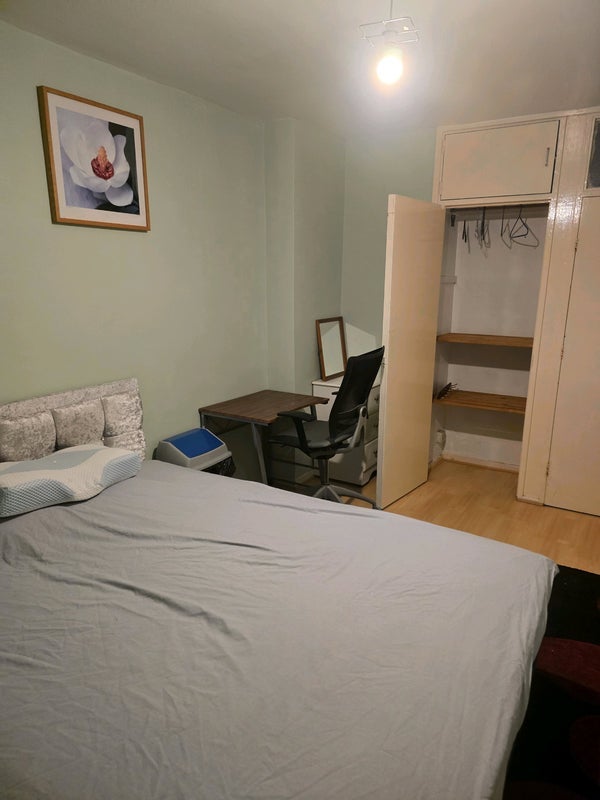 Room Lawford Road in Greater London