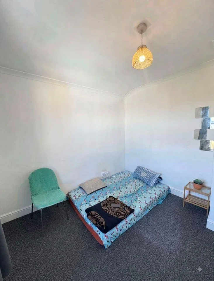 Room Heath Road in Greater London
