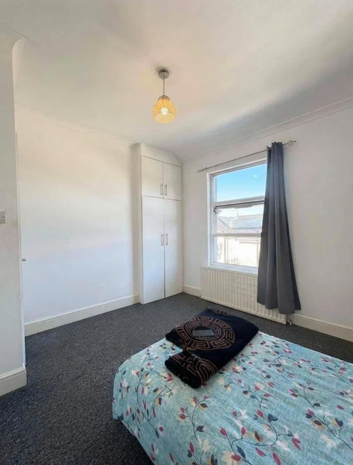 Room Heath Road in Greater London