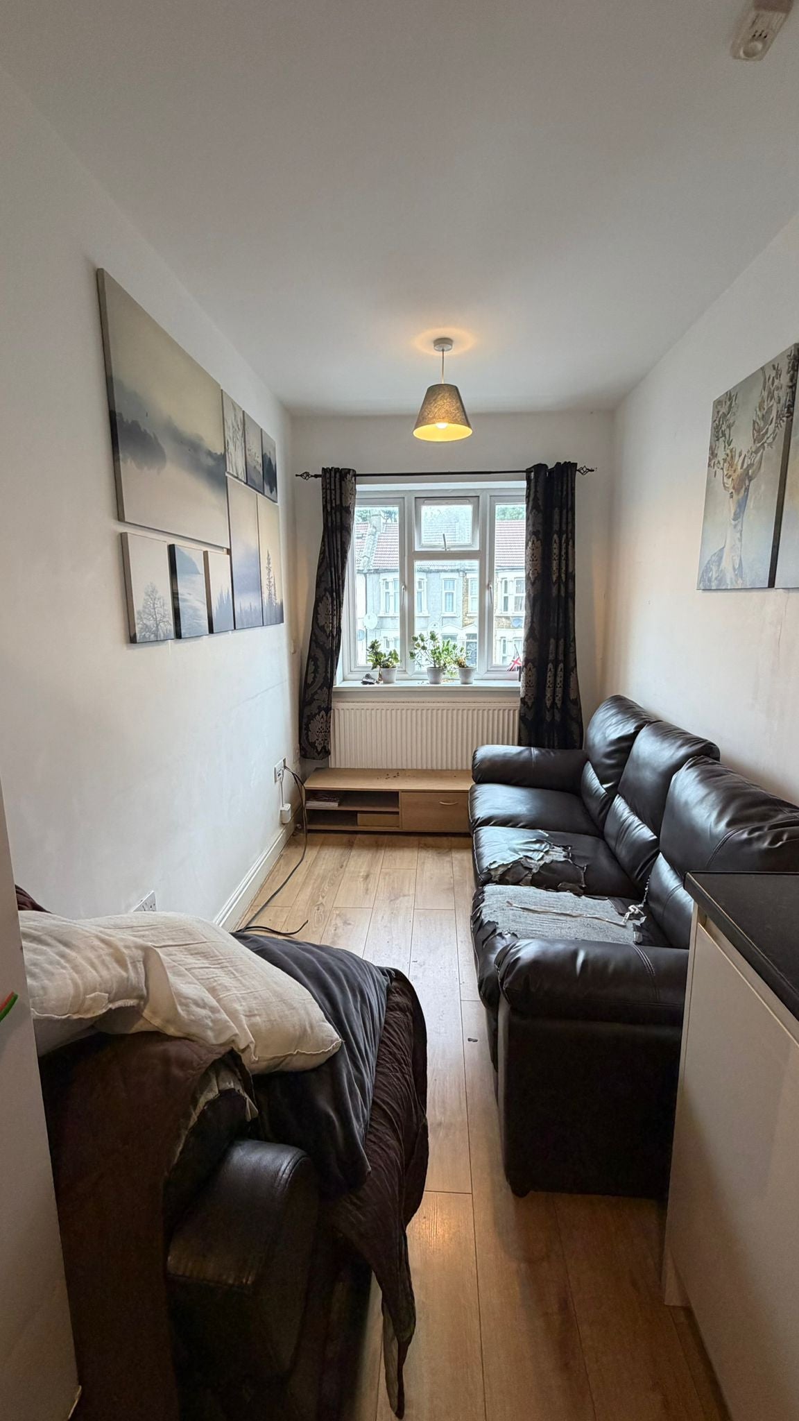 Flat Green Lane in Greater London