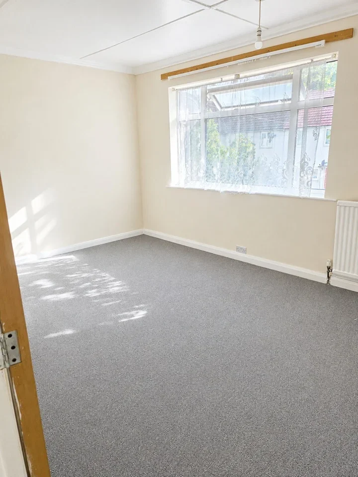 House Stiven Crescent in Greater London