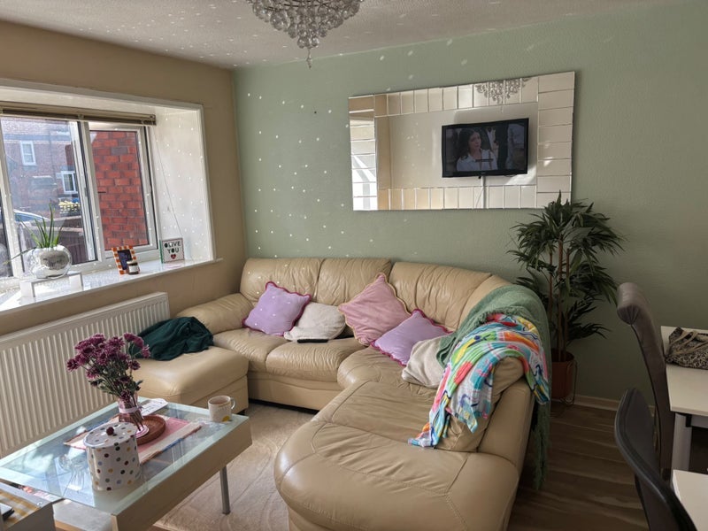 Room Goodiers Drive in Salford