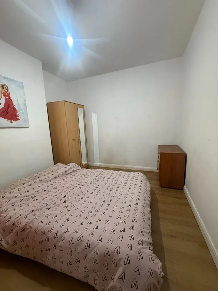 Room Wexham Road in Slough