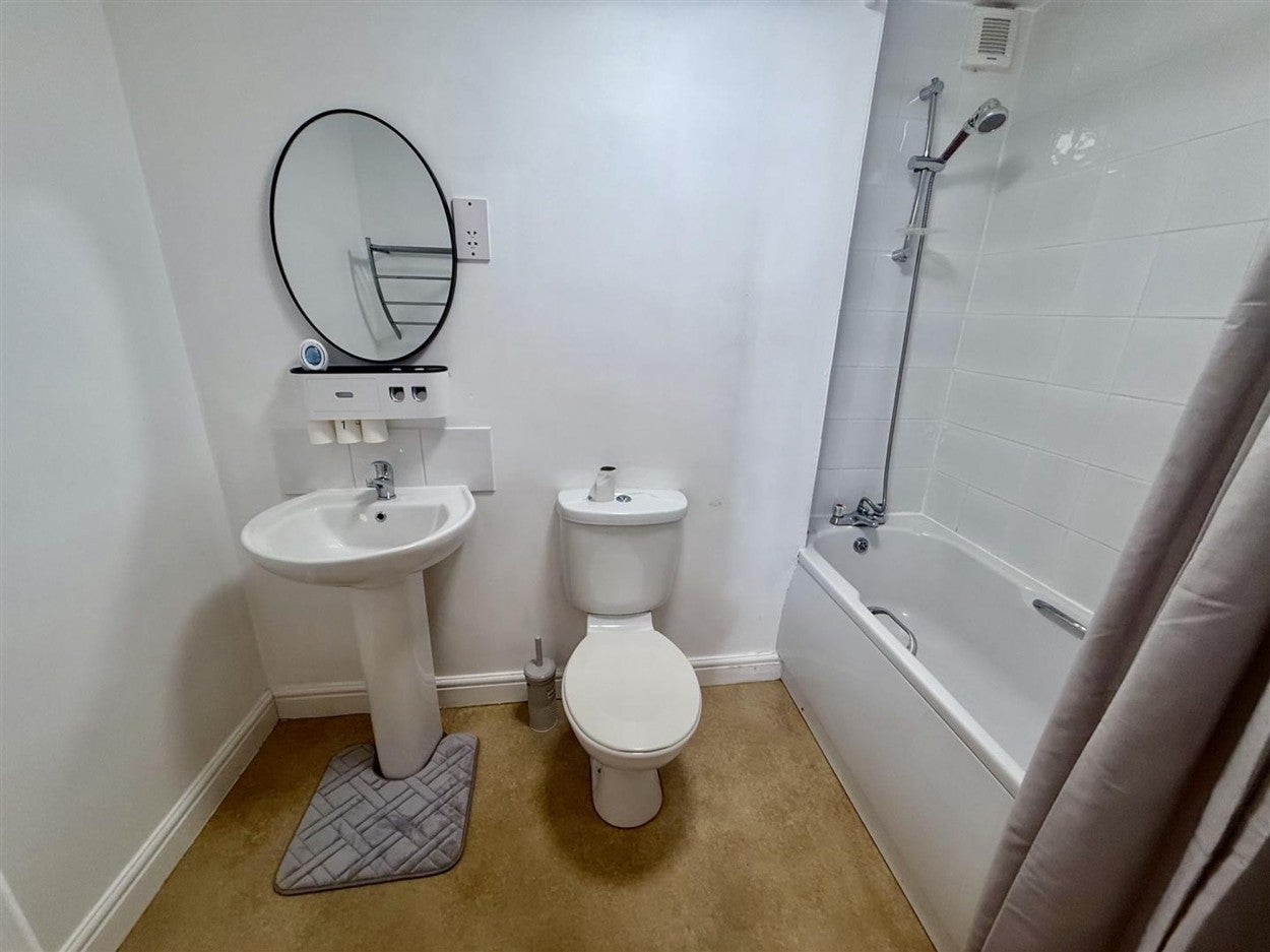 Flat Sturminster Road in Bristol