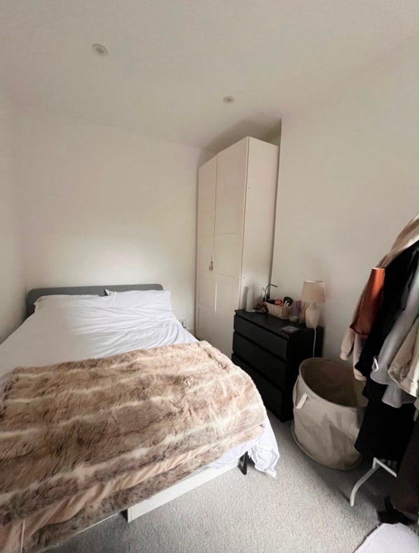Room Gambole Road in Greater London