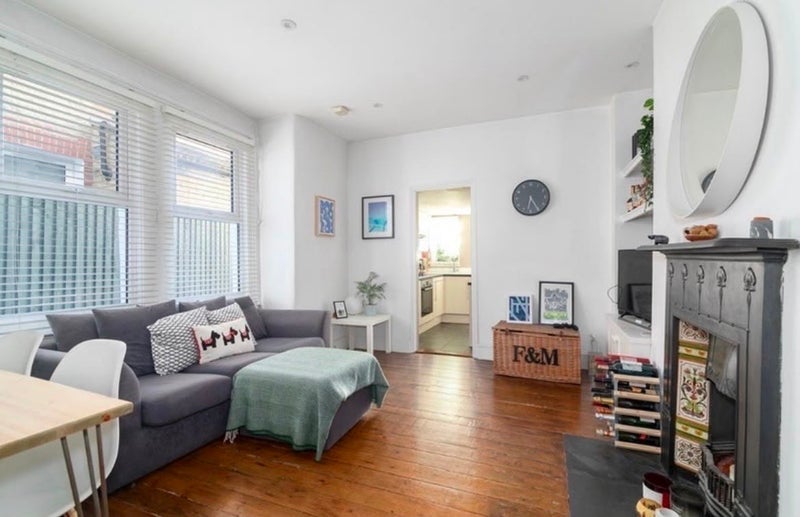 Room Gambole Road in Greater London