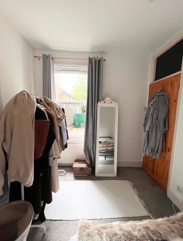Room Gambole Road in Greater London