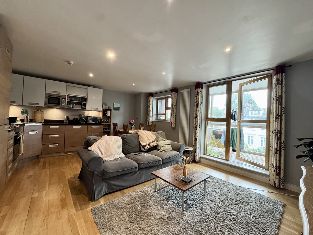 Flat Woolwich Road in Greater London