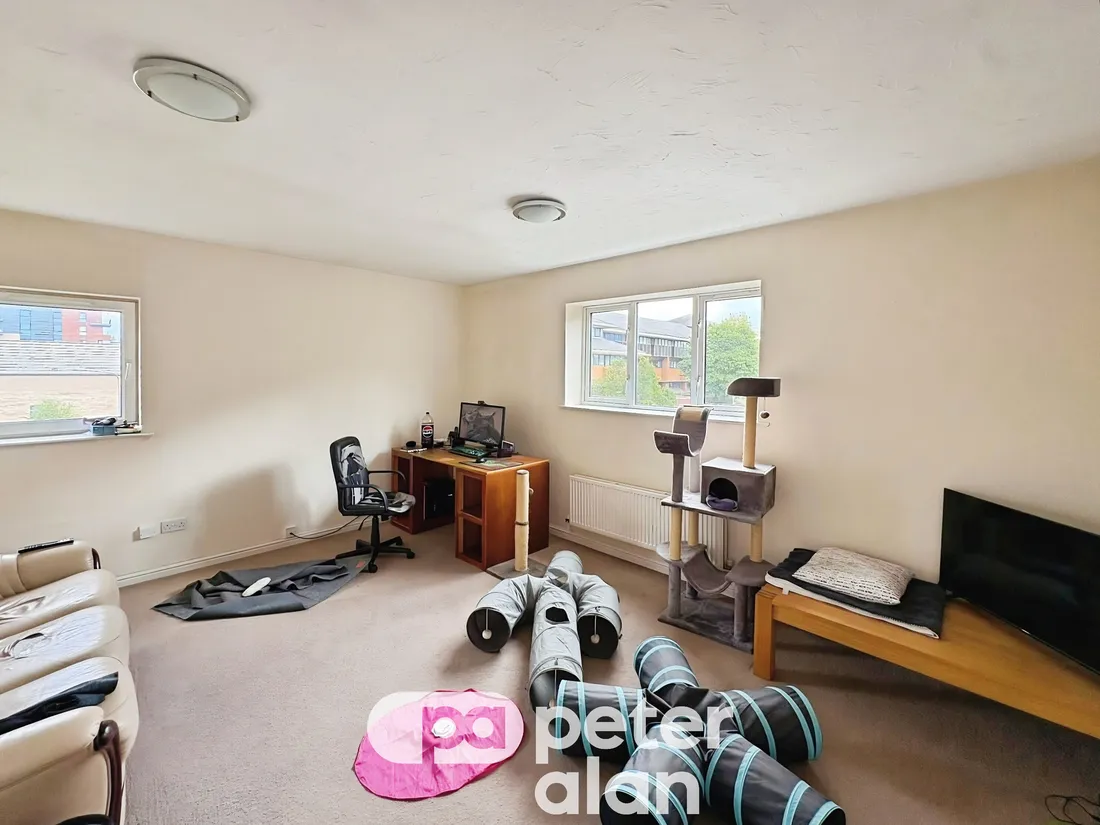 Flat Halliard Court in Cardiff